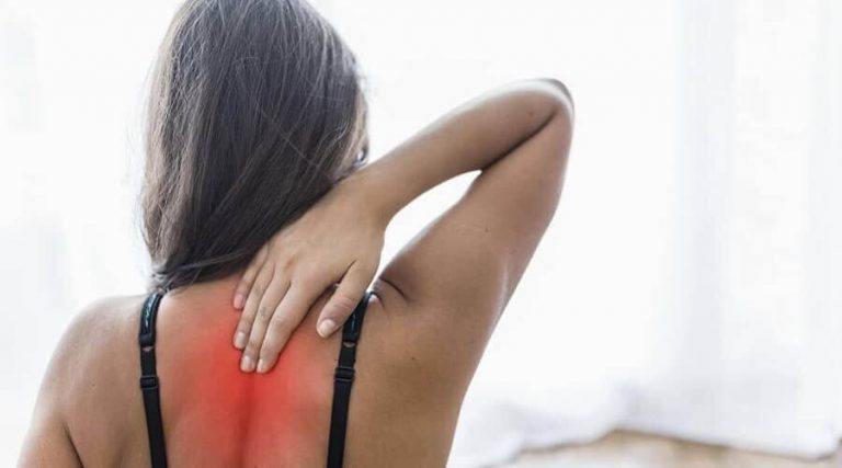 women experiencing back pain while breathing