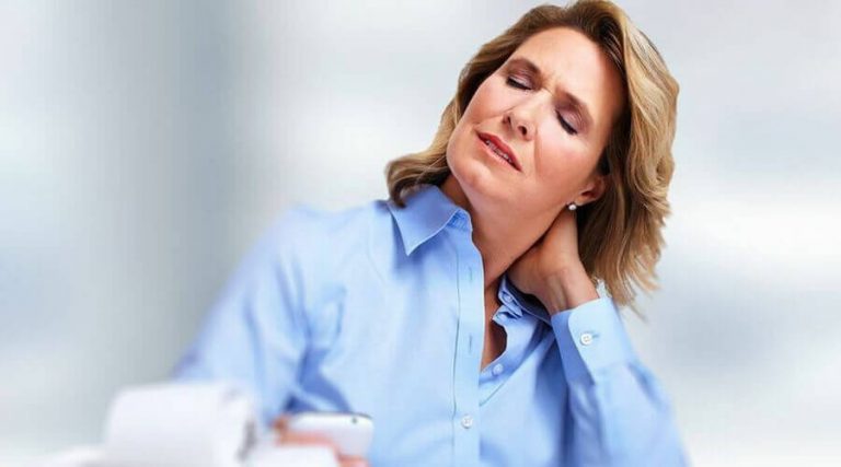 a women experiencing a serve neck pain on left side