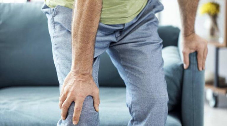 A man experiencing a serve joint pain in knee