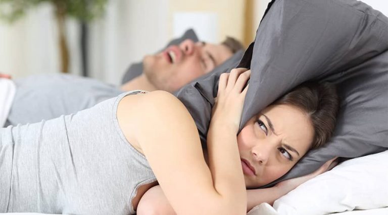 A women didn’t sleep because of her partner snoring