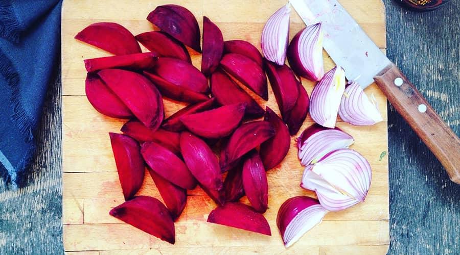 Delicious and healthy onion and beet salad recipe – How to make it!