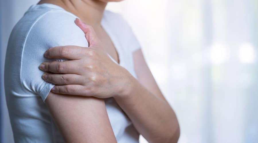 These are the causes, symptoms and treatments for shoulder strain